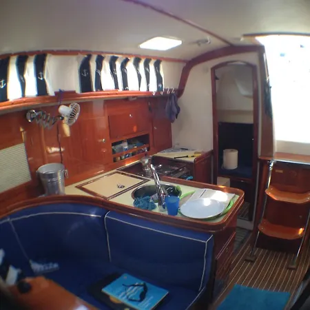 Biennale Luxury Sail Boat Venetië